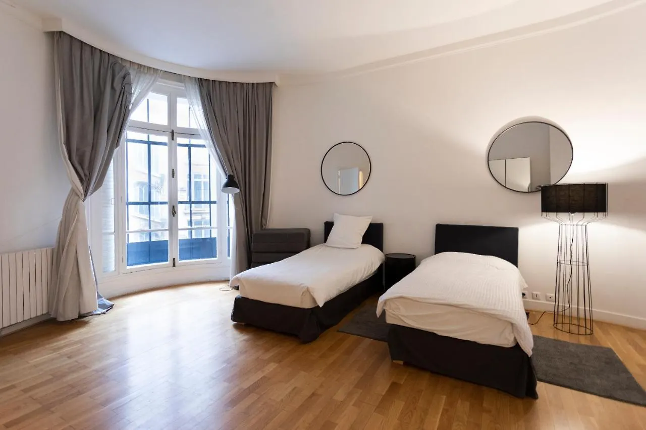 Cosy Flat 160 M2 Close To Eiffel Tower location